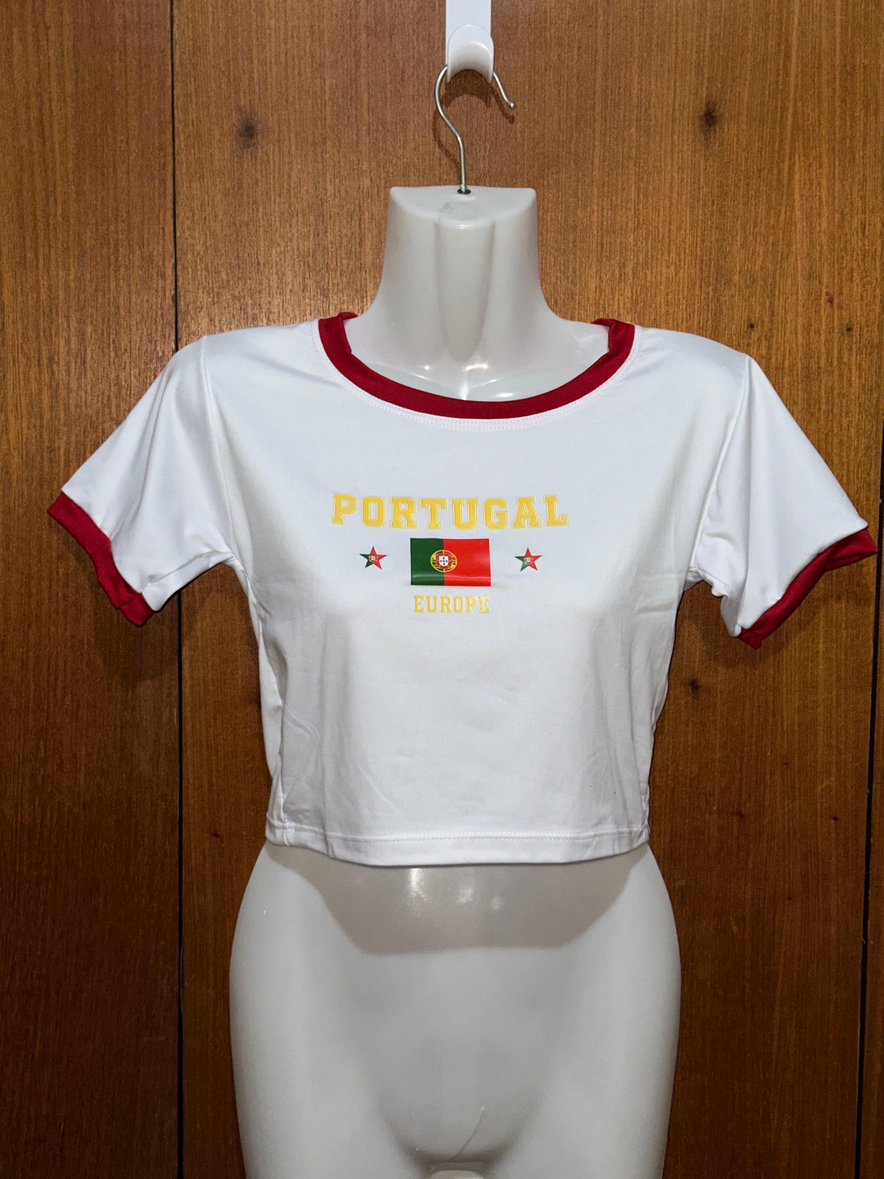 Croptop Portugal Blanca Cuello Rojo