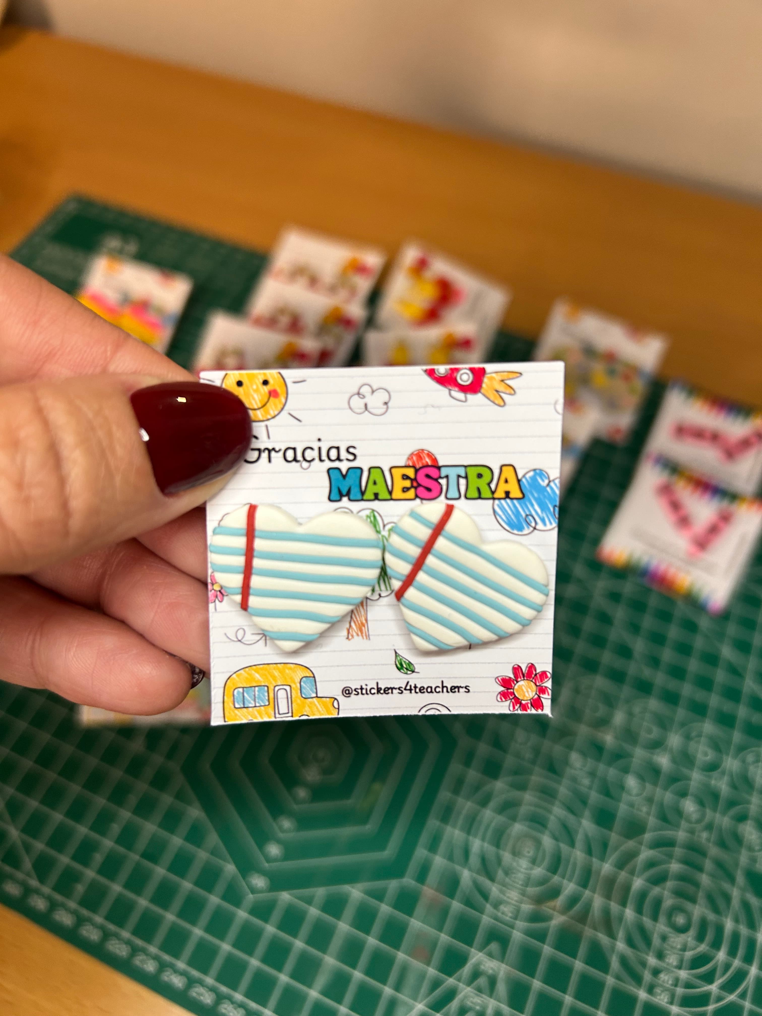 Stud Corazón de Hojas de Rayas 