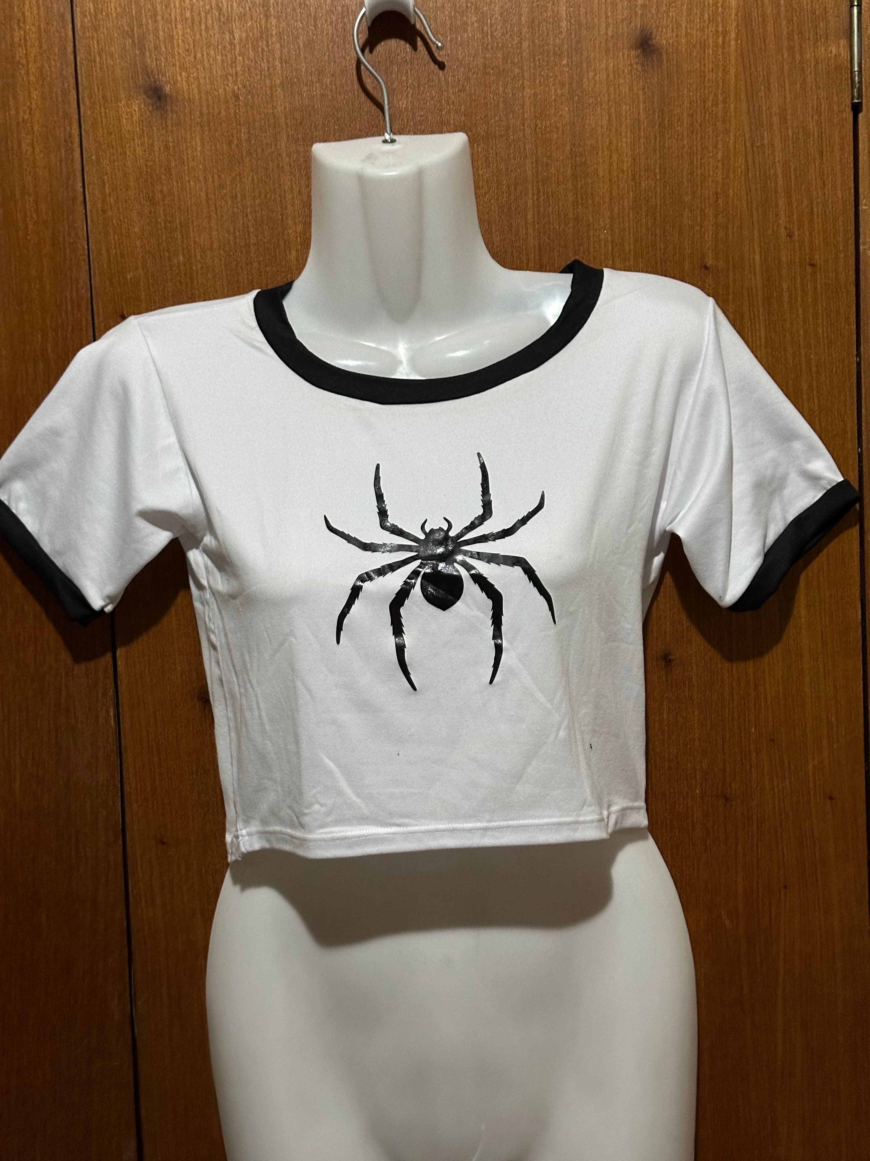Croptop Spiderman Blanco Cuello Negro