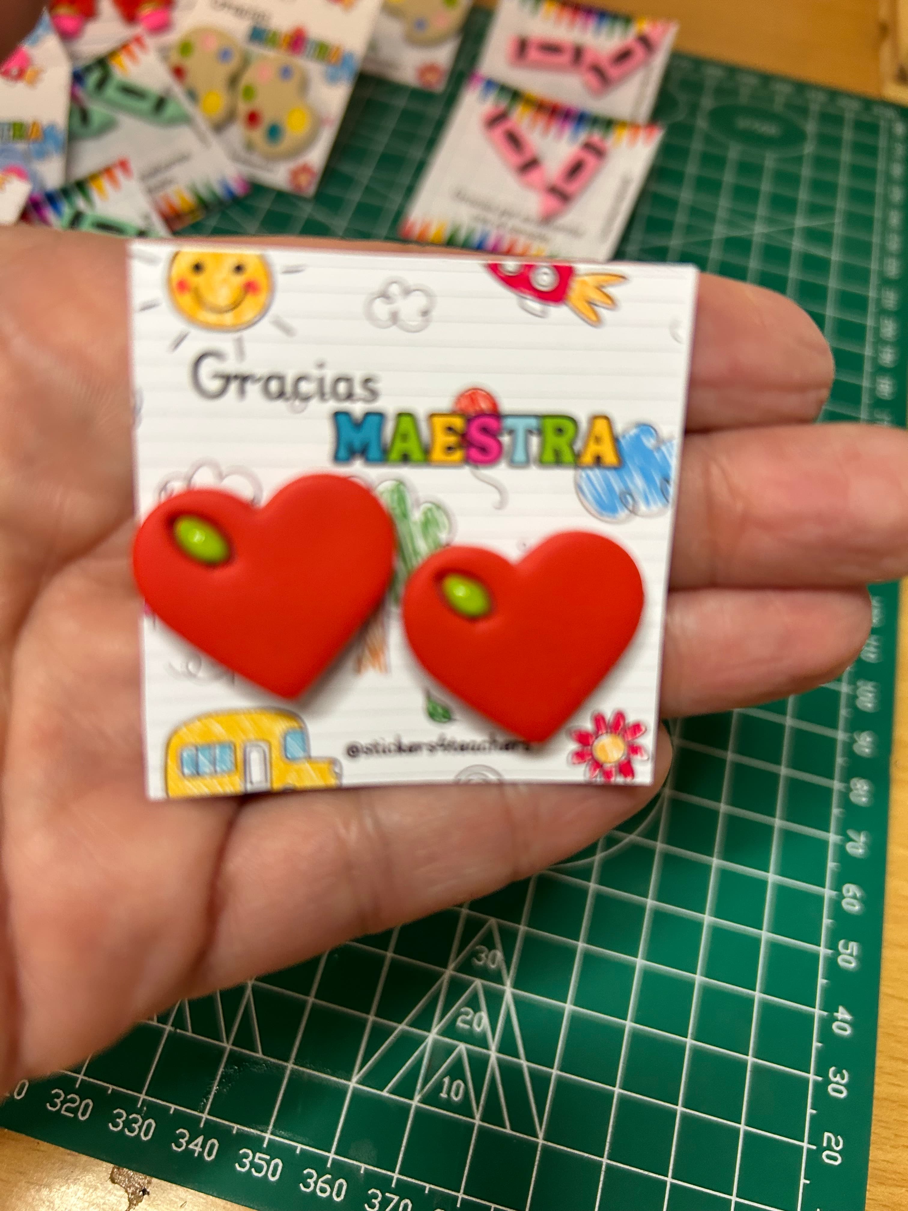 Stud Corazón con diseño de Manzana