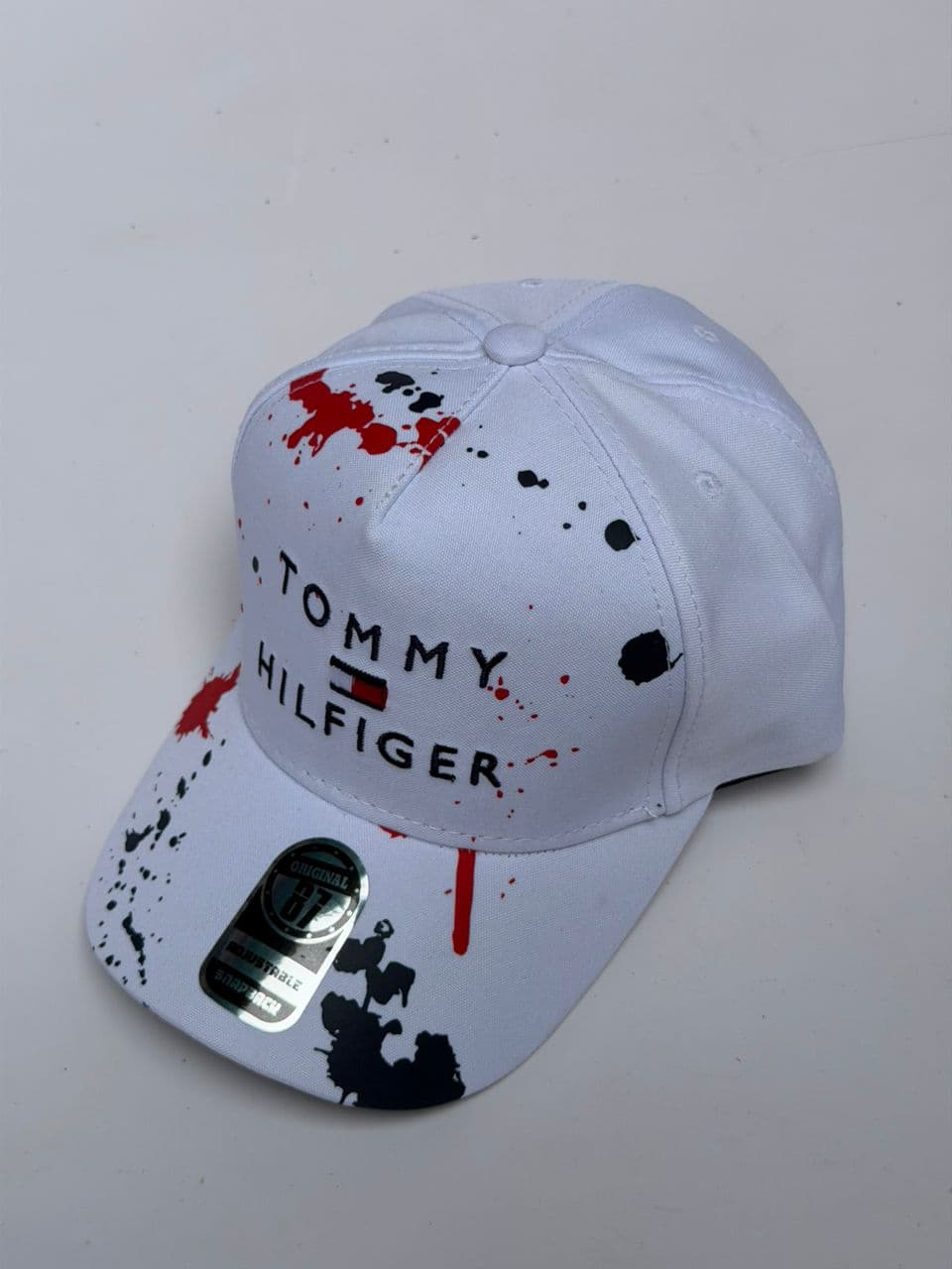 TOMMY BLANCA MANCHAS 